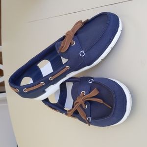 Crocs Women’s Beach Line Slip On Boat Shoes Navy/White Size 8